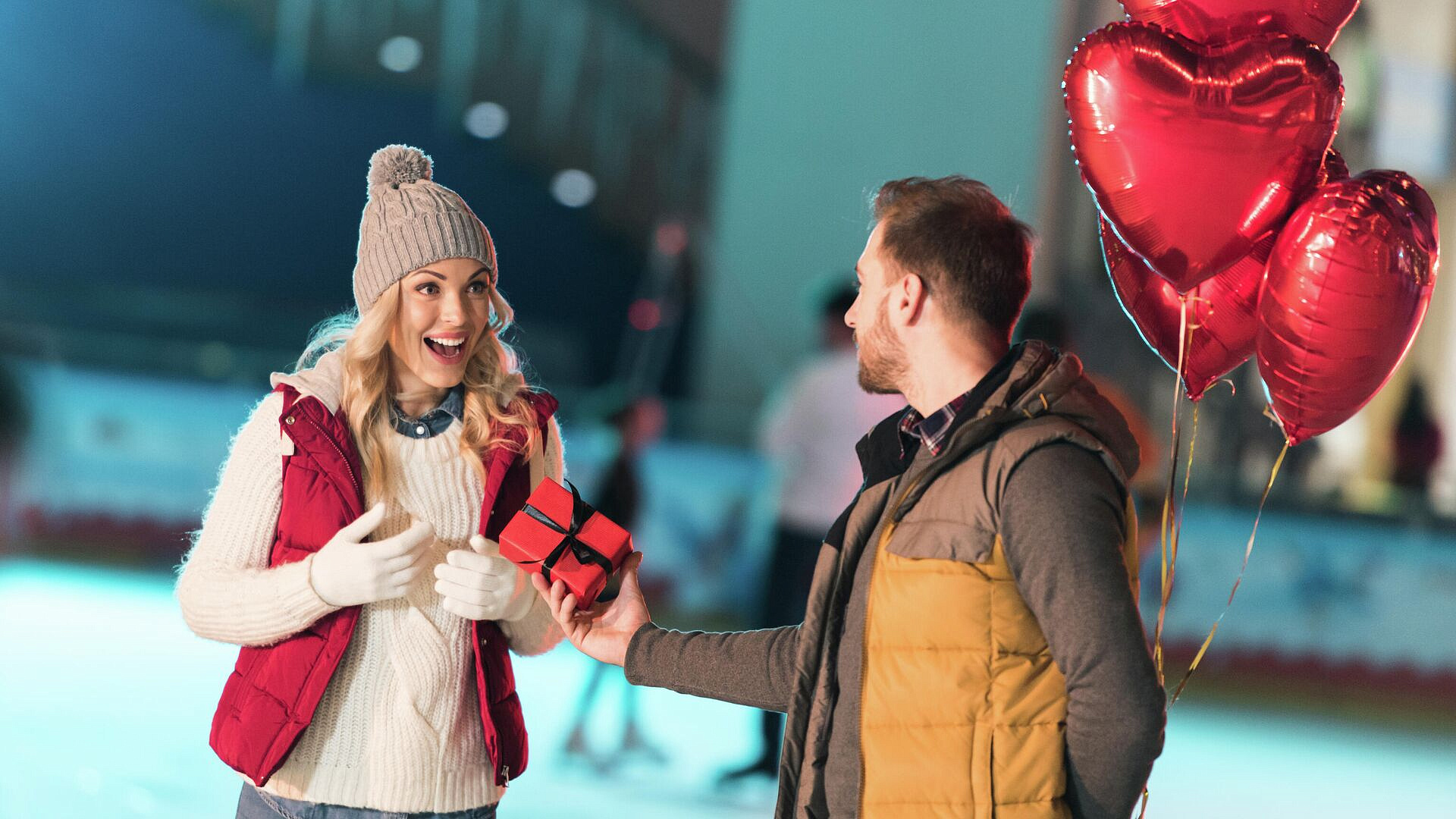 Открытки ко Дню влюбленных: красивые валентинки и картинки на 14 февраля