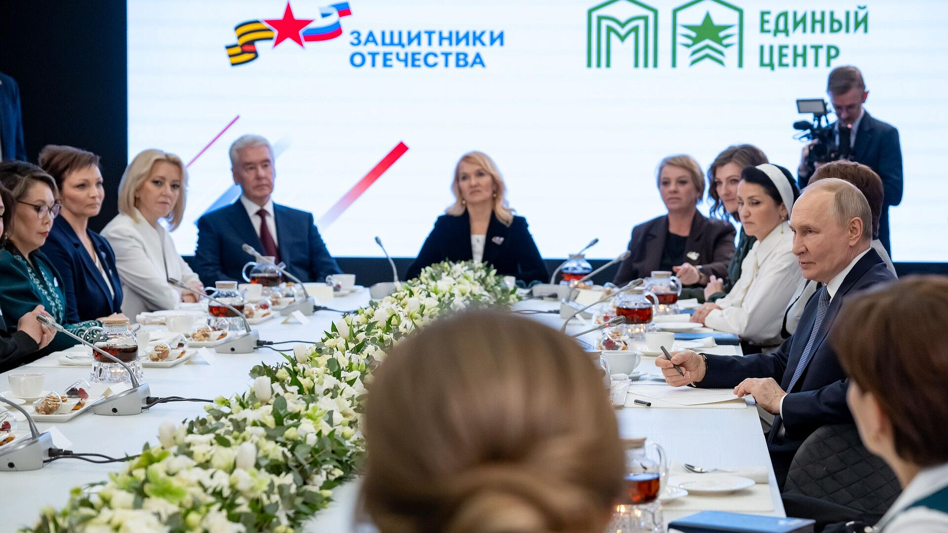 Путин отметил важность работы медиков в зоне СВО