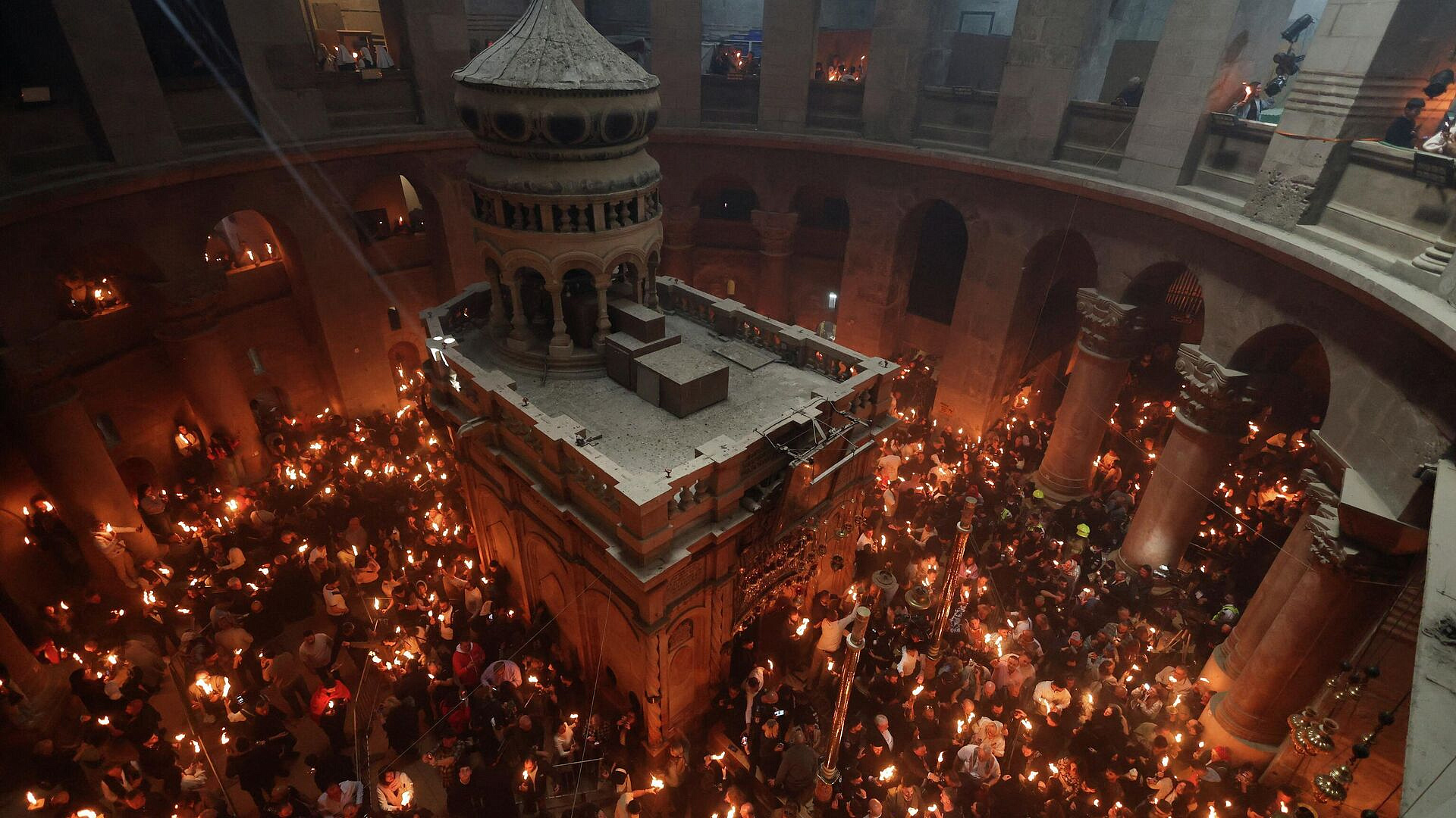 Послы России и Белоруссии прошли  крестный ход в храме Гроба Господня