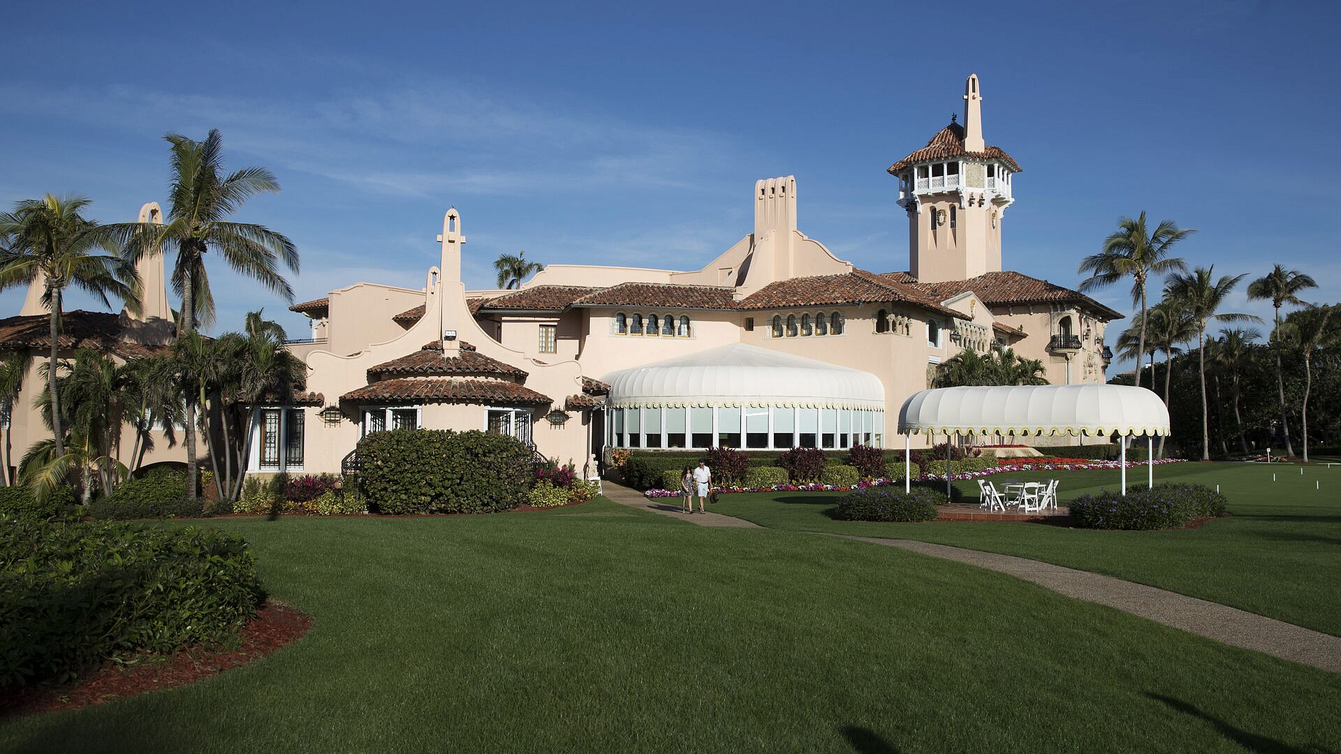 Полиция арестовала мужчину, перелезшего через стену поместья Трампа