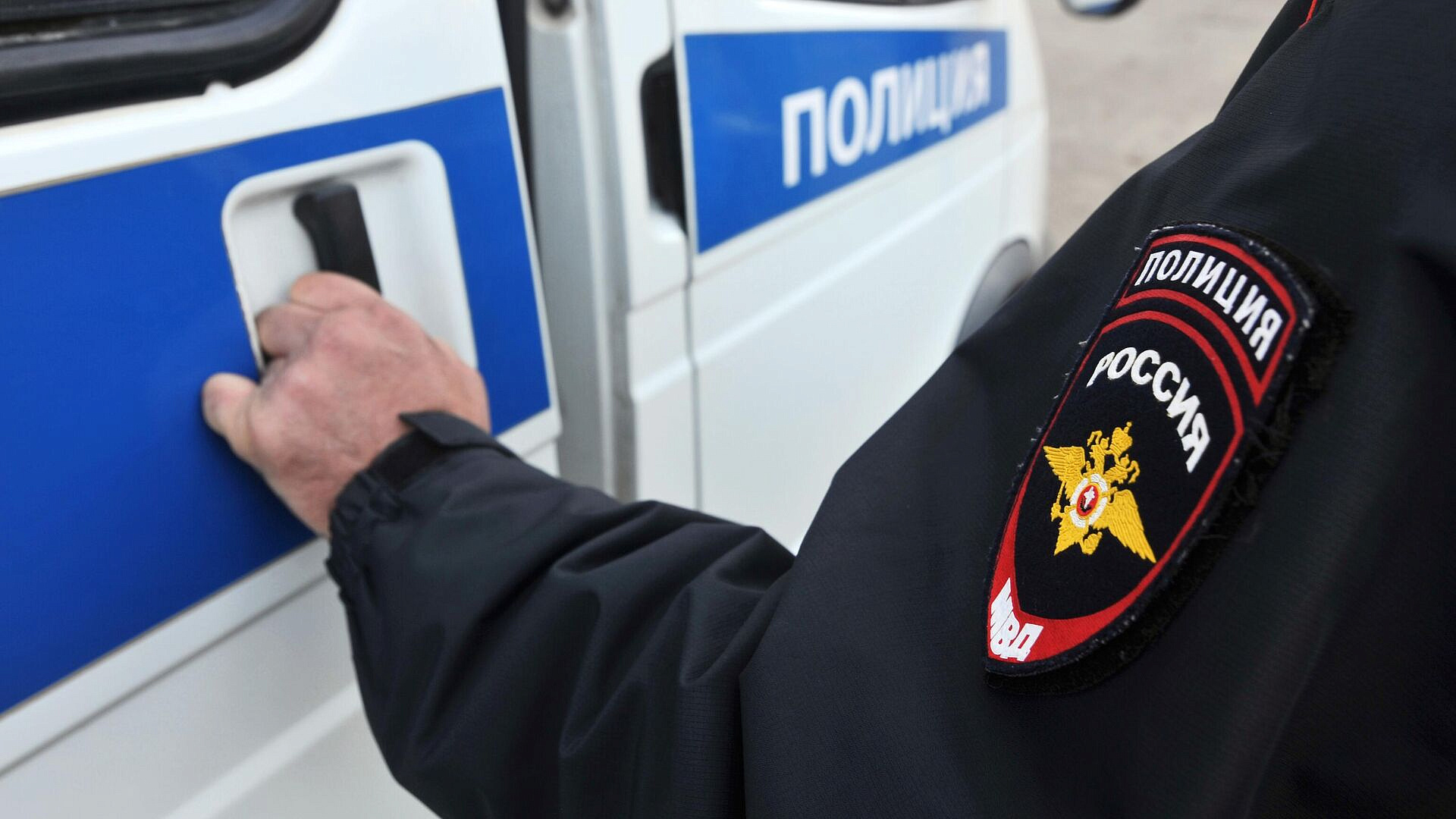 В Кузбассе арестовали трех человек, избивших женщину из-за ее замечания