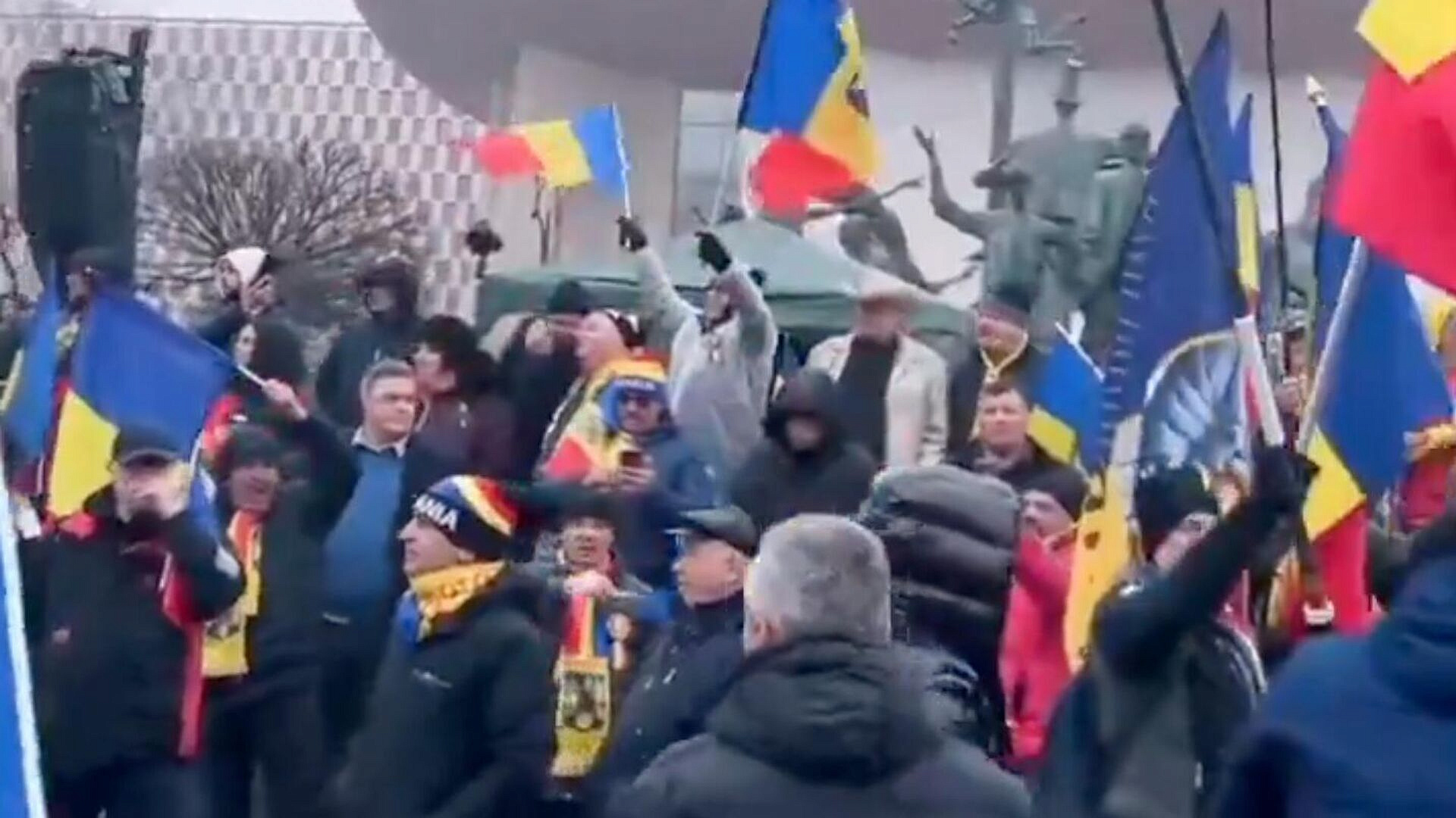 В Бухаресте проходит массовый протест сторонников Джеорджеску