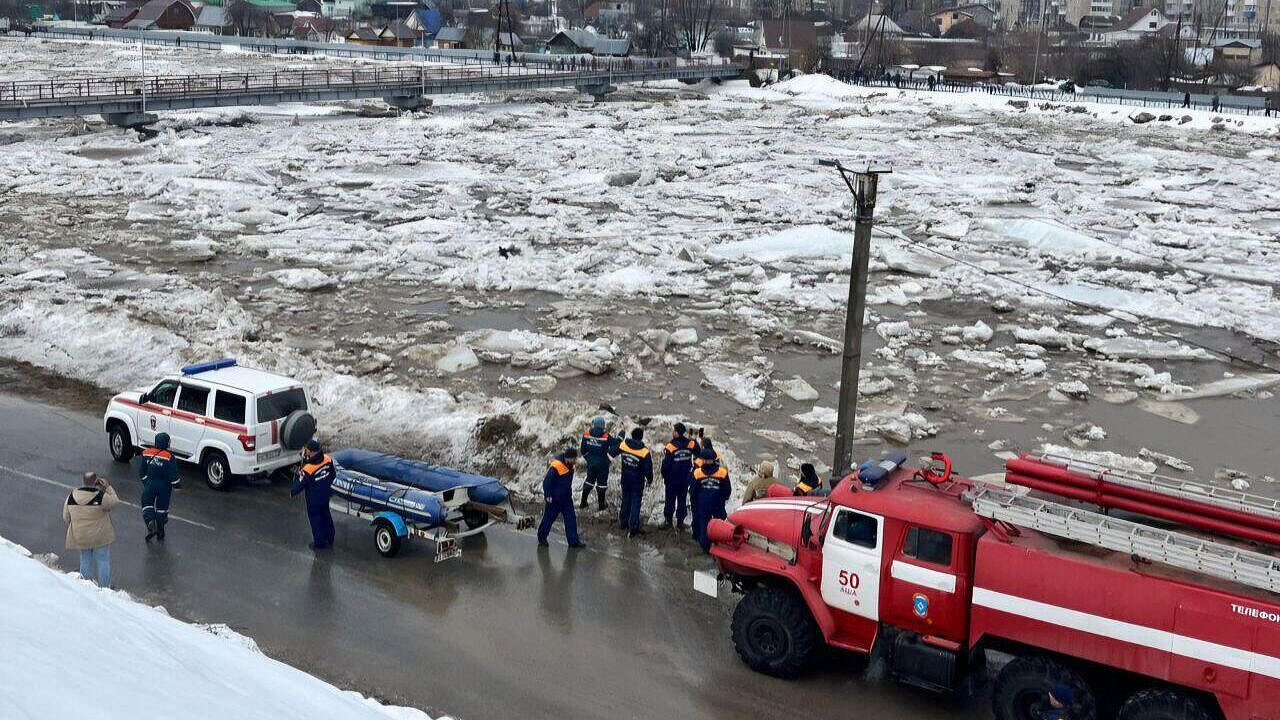 Вода ушла из подтопленных жилых домов и участков в челябинской Аше