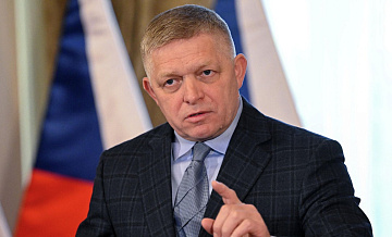 Фицо призвал правительство Нидерландов курить и не лезть в дела Словакии