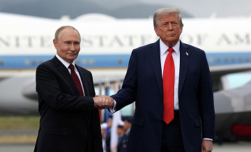 Журналист рассказала о фотографии Трампа с Путиным в Пальмовой комнате