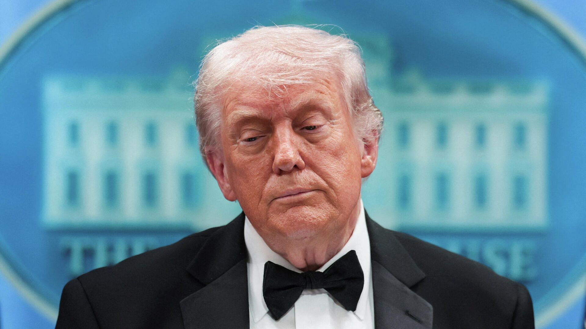 СМИ узнали, о чем Трамп и Карл III поговорили во время приветствия