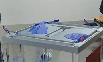 Новгородскую наблюдательницу, не давшую испортить бюллетени, отблагодарили