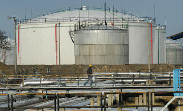 Киев просит у ЕК помощь с поставками нефти в Словакию и Венгрию, пишут СМИ